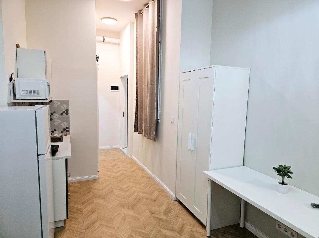 Designer Near Kalvin Square Apartment Budapest