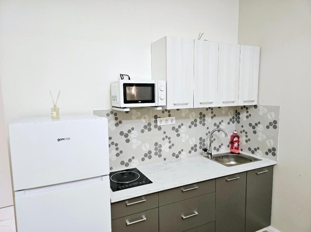 Designer Near Kalvin Square Apartment
