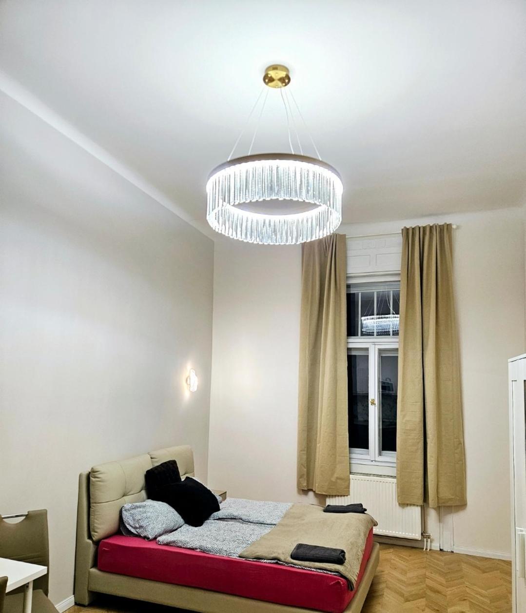 Designer Near Kalvin Square Apartment *