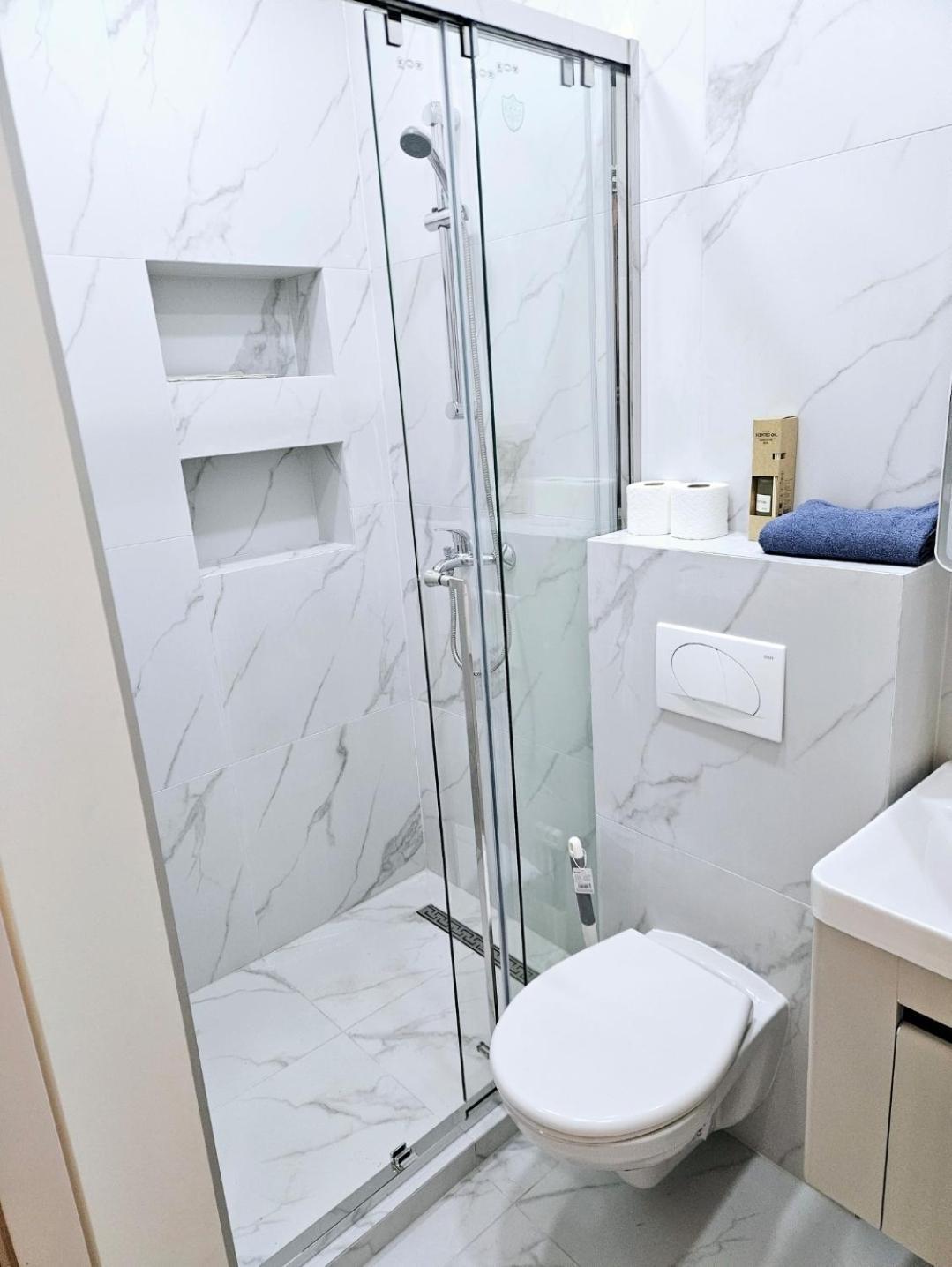 Designer Near Kalvin Square Apartment Budapest