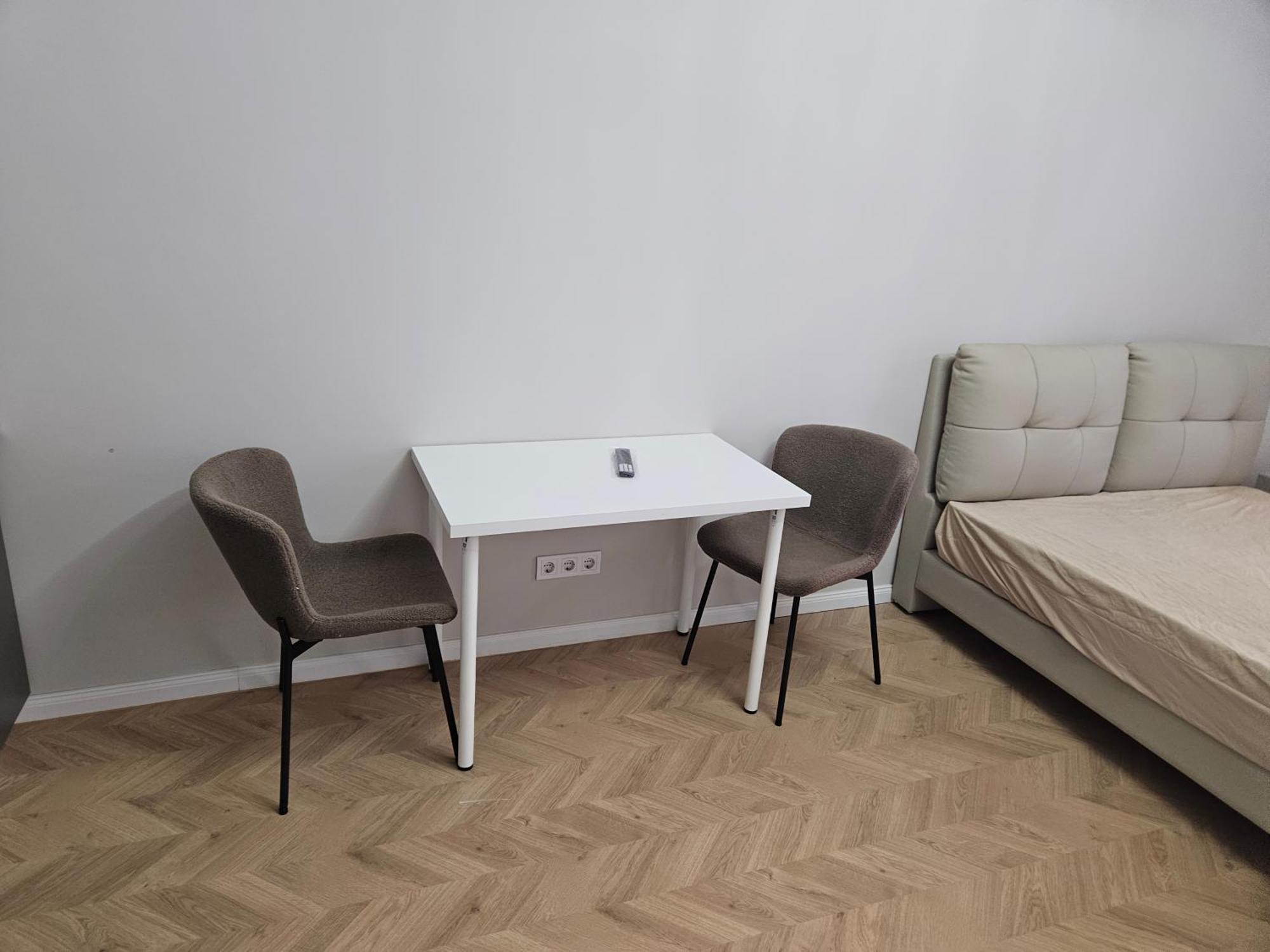 Designer Near Kalvin Square Apartment